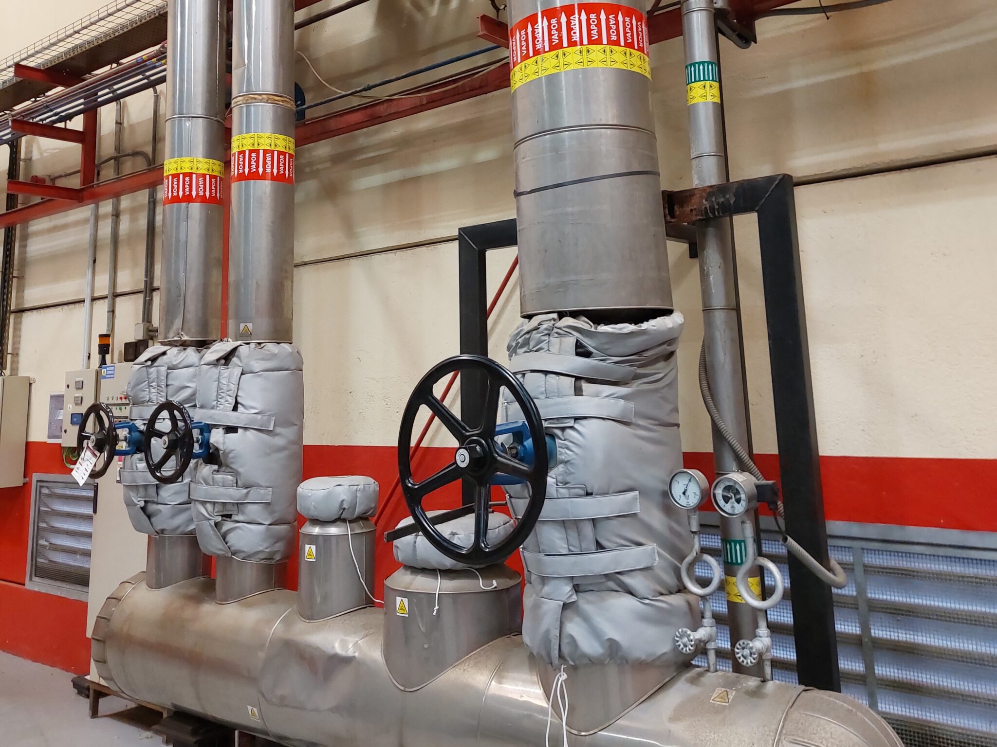Proyectos integrales de señalización industrial y marcado de tuberías Proyectos integrales de señalización industrial y marcado de tuberías